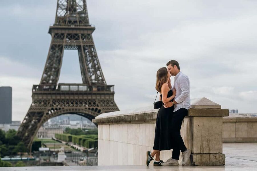 Paris: Private Eiffel Tower Photoshoot for Couples & Family - Key points to know before booking