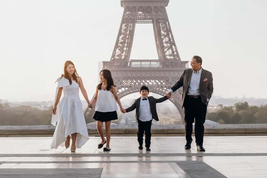 Paris: Private Eiffel Tower Photoshoot for Couples & Family - Why this Paris photoshoot works for real holiday memories