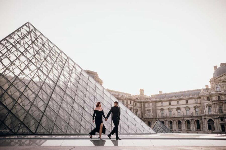 Paris: Private Eiffel Tower Photoshoot for Couples & Family - Is $159 good value for a private group of five?