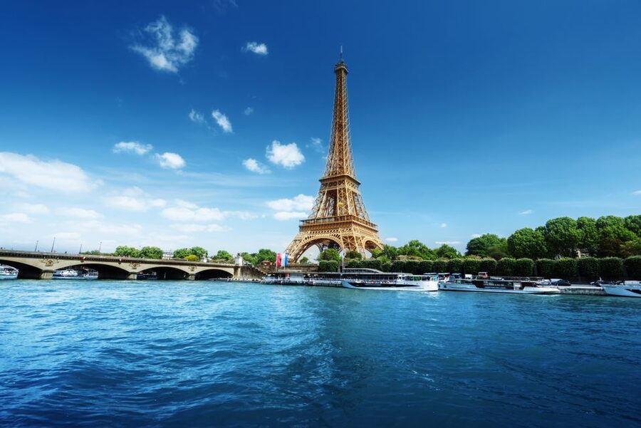 Paris: Romantic Cruise with 3-course Dinner on Seine River - A two-hour evening on the Seine