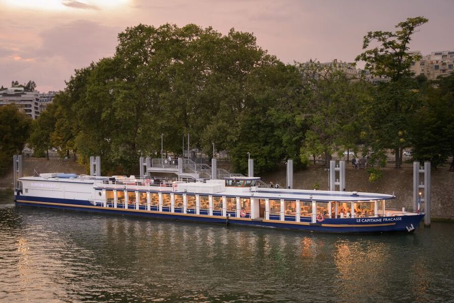 Paris: Romantic Cruise with 3-course Dinner on Seine River - Eiffel Tower views from the water