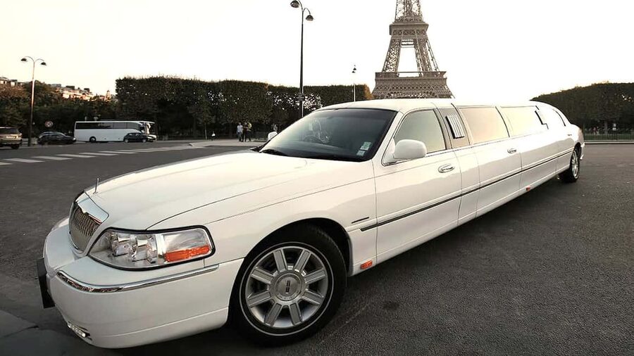 Paris: Romantic Limousine Tour - The route through central Paris
