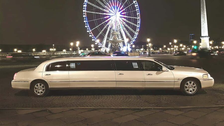Paris: Romantic Limousine Tour - Who should book this limousine ride