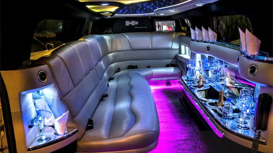 Paris: Romantic Limousine Tour - What the limousine is like inside