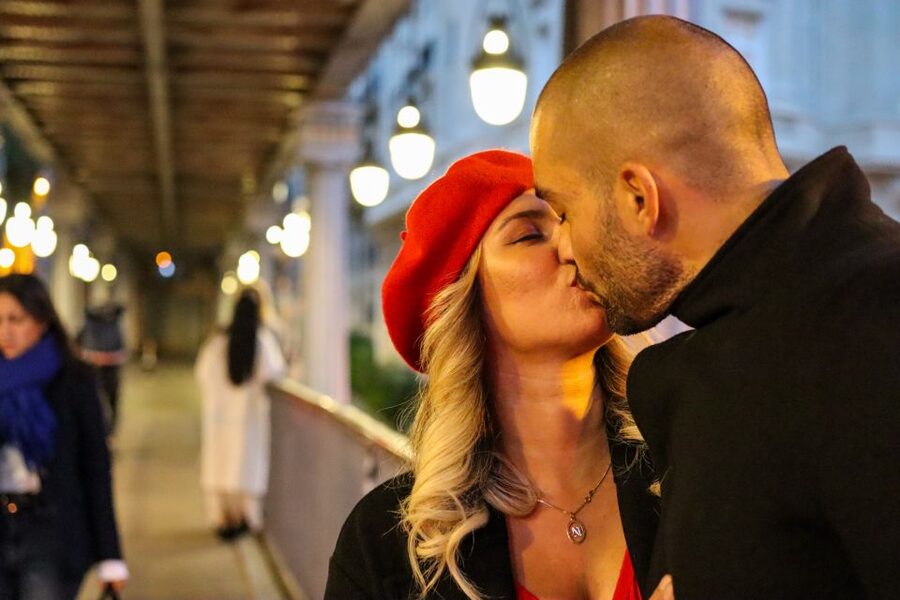 Paris: Romantic Photoshoot for Couples - Seventy-five minutes around the Eiffel Tower