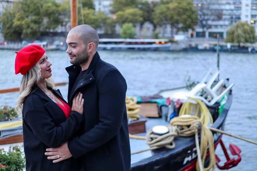 Paris: Romantic Photoshoot for Couples - Posing help for people who feel awkward on camera