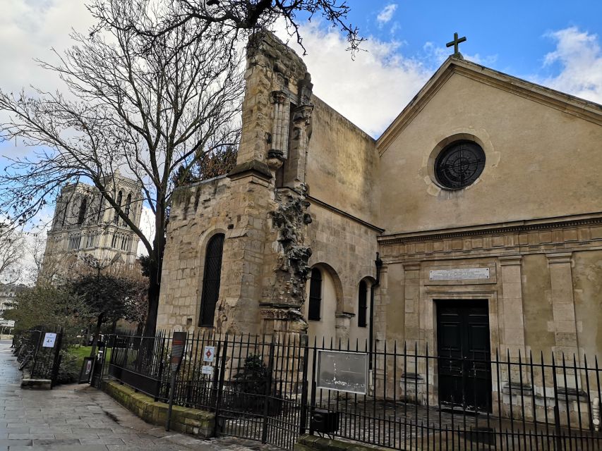Paris: Romantic Piano Concert at Saint-Julien-le-Pauvre - The performers and how the programs differ