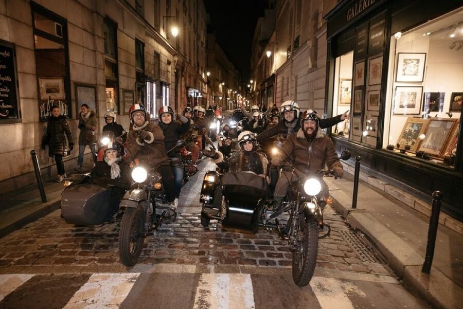 Paris: Romantic Sidecar Tour by Night with Champagne - Why a Paris sidecar ride feels different at night