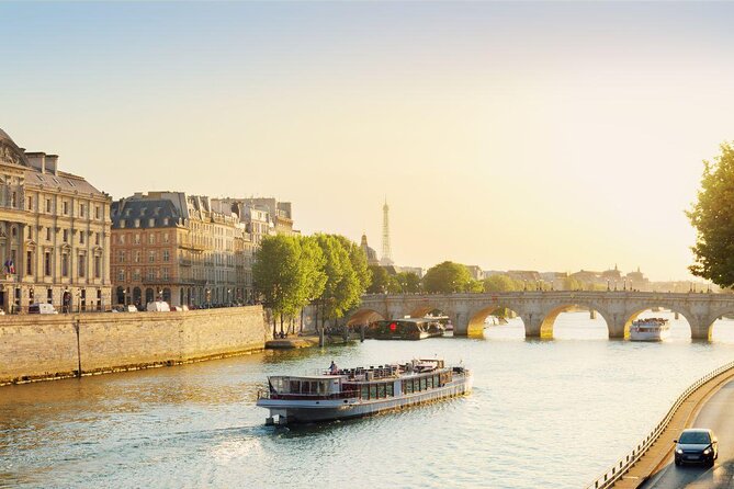 Paris Valentine's Day Dinner Cruise by Bateaux-Mouches - Paris by Night, Seen From the Seine