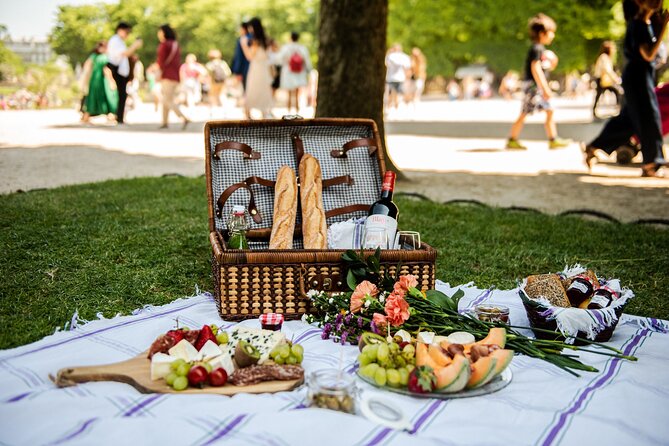 Parisian Romantic Picnic - Key points to know before booking
