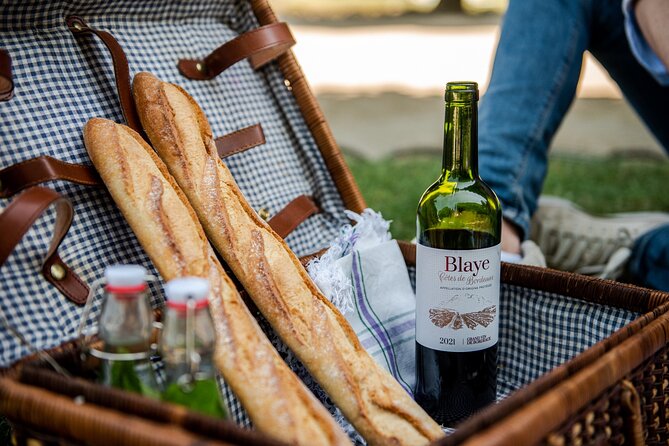 Parisian Romantic Picnic - A private picnic instead of another restaurant meal