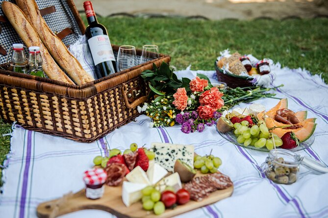 Parisian Romantic Picnic - What arrives in the picnic box