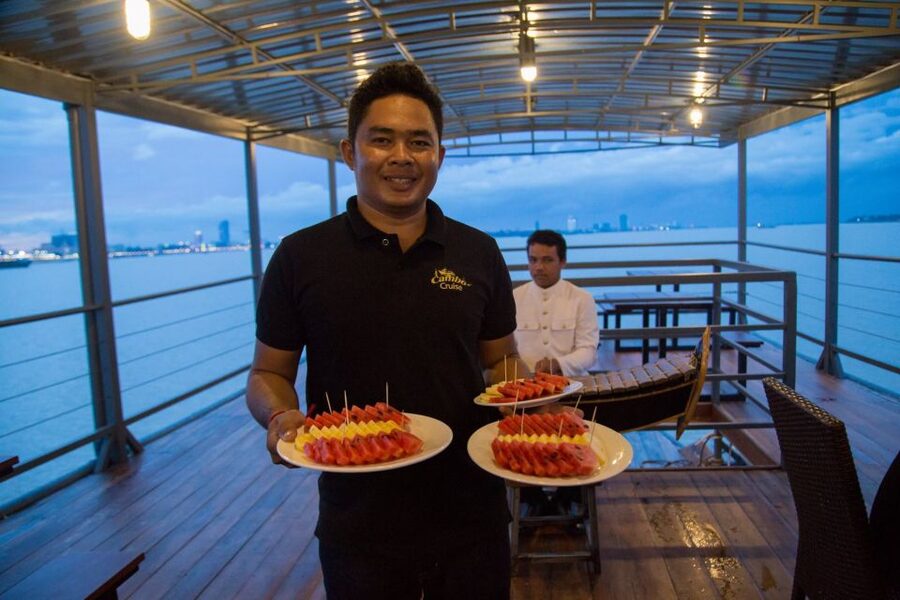 Phnom Penh: Mekong Sunset Dinner Cruise with Live Music - Should You Book the Cambo Cruise?