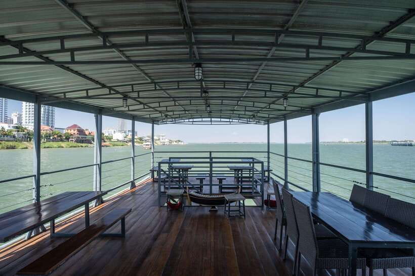 Phnom Penh: Mekong Sunset Dinner Cruise with Live Music - Who Will Enjoy This Cruise Most