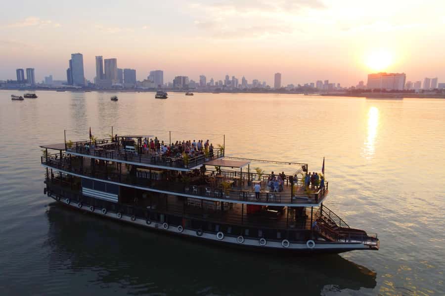 Phnom Penh: Sunset Dinner Cruise with English Speaking Guide - Leaving Phnom Penh at 5pm
