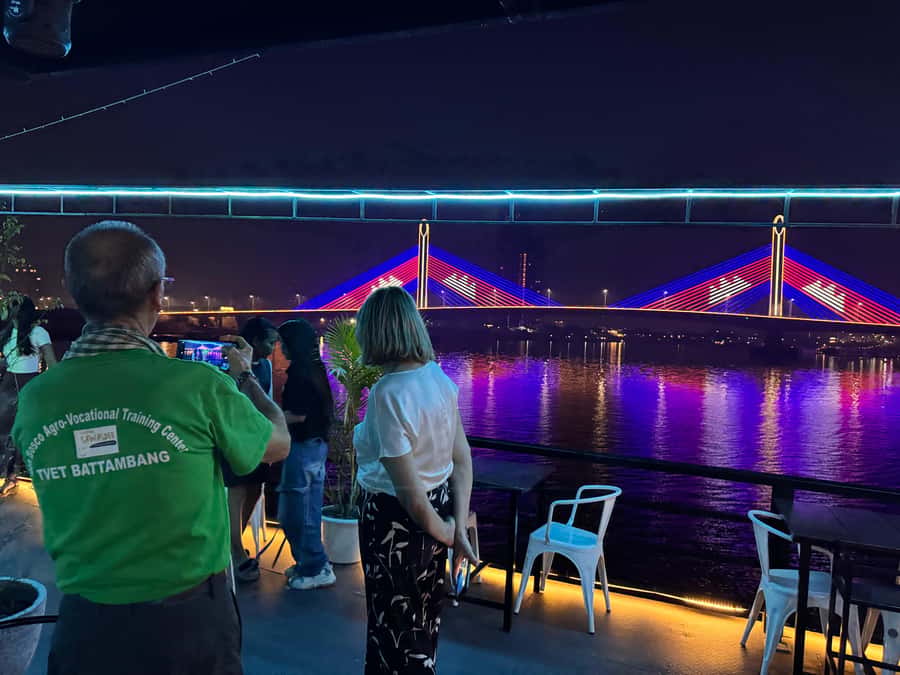 Phnom Penh: Sunset Dinner Cruise with English Speaking Guide - Sunset Over Phnom Penh