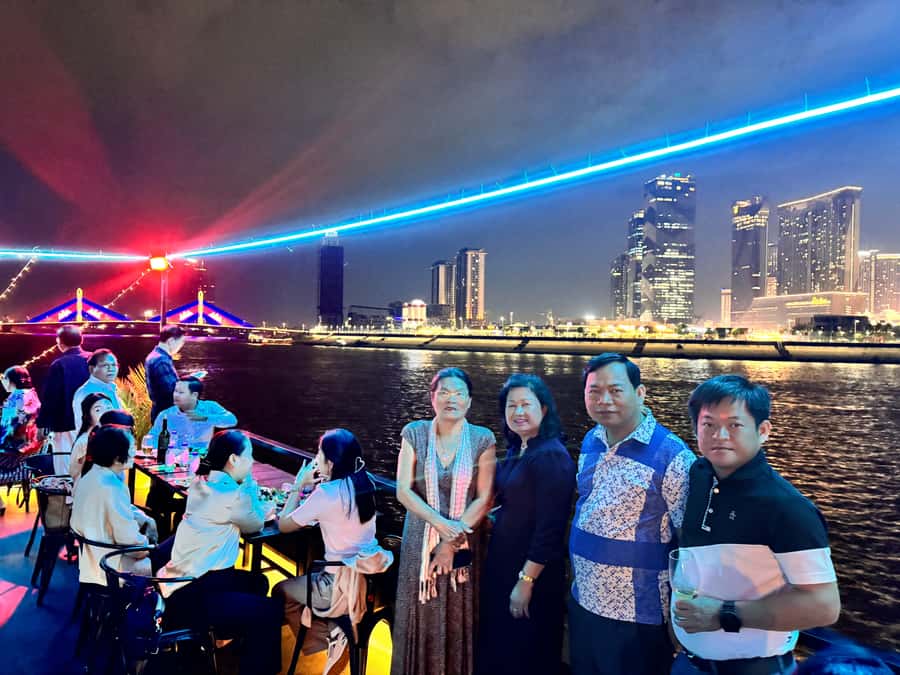 Phnom Penh: Sunset Dinner Cruise with English Speaking Guide - The Silk Island Addition