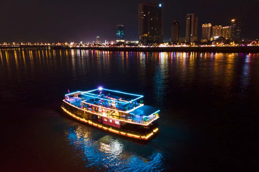 Phnom Penh: Sunset Dinner Cruise with English Speaking Guide - Diamond Island and the Four Faces River