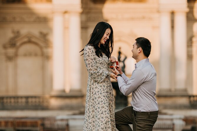 Photographer in Prague - Couple, engagement & portrait photoshoot - Meeting Aman and Veronika in Malá Strana