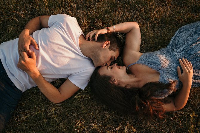 Photographer in Prague - Couple, engagement & portrait photoshoot - What happens during the one-hour session