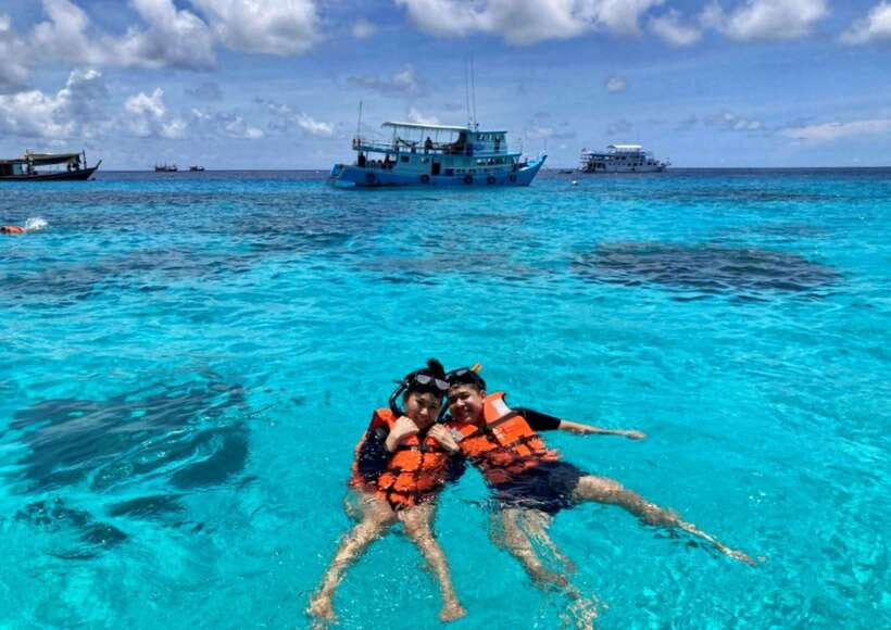 Phuket: Coral Island Catamaran Cruise with Sunset Dinner - Beach time on Coral Island