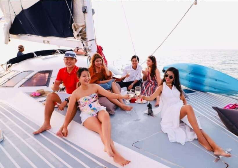 Phuket: Coral Island Catamaran Cruise with Sunset Dinner - Thai buffet dinner as the sun goes down
