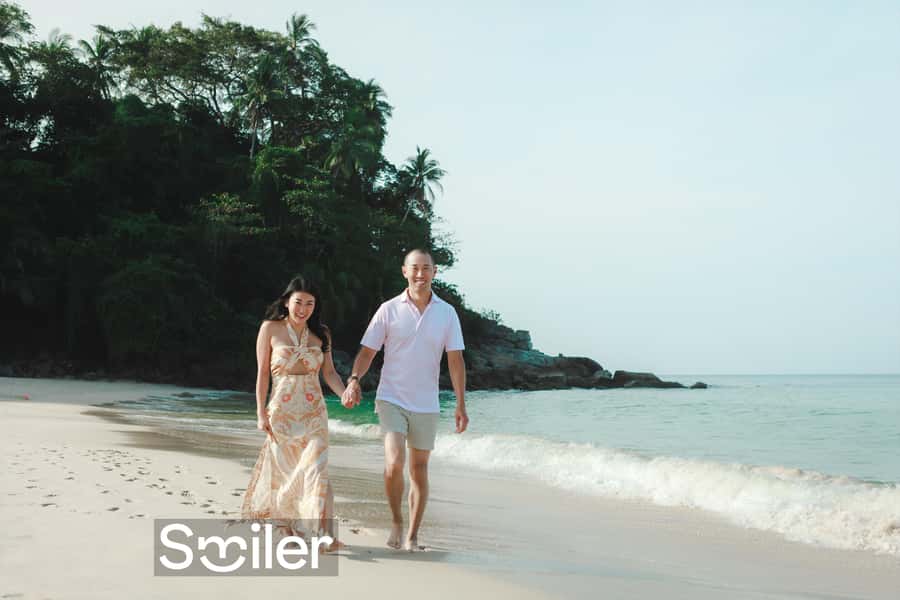 Phuket: couple photoshoot at Surin Beach - Meeting your photographer at Surin Beach