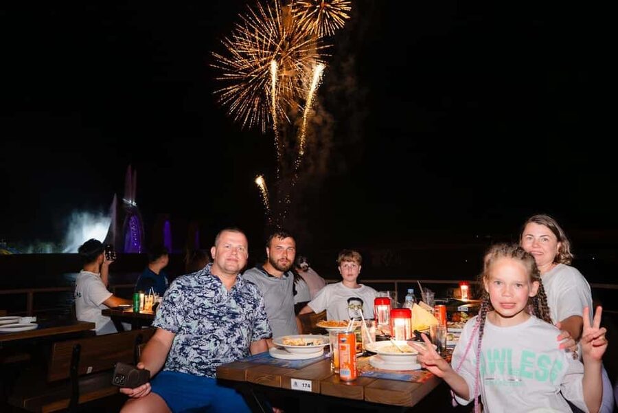 PhuQuoc Romantic Dinner with Symphony & Kiss of the Sea Show - Music and dancing from 8:15 to 9:00 PM