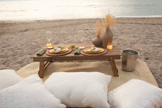 Picnic or Romantic Dinner on the Beach - How the beach setup shapes the evening