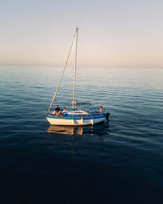 Portimão: Sunset Private Sailing Tour for Couples - Ferragudo Castle and Ponta do Altar
