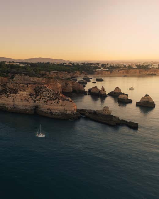 Portimão: Sunset Private Sailing Tour for Couples - Sunset at Ponta do Altar Lighthouse