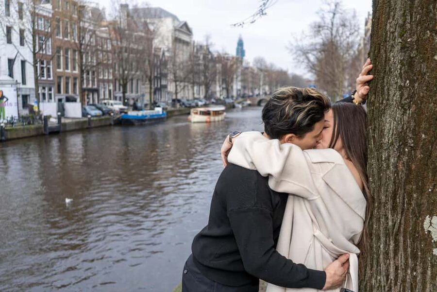 Premium Romantic Photoshoot Experience for Couples - What happens during the 45-minute photo walk