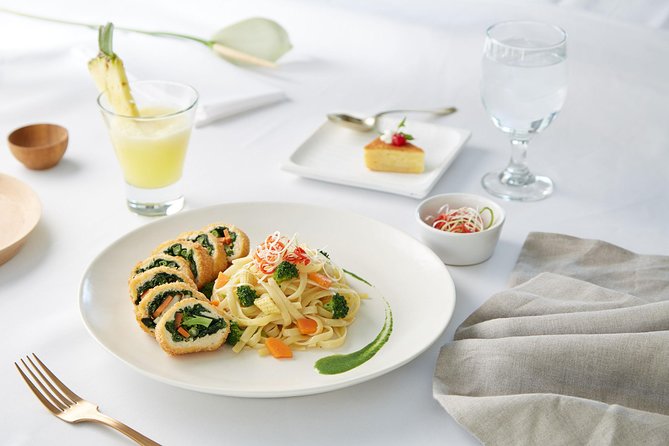 Private 6-Course Romantic Candlelight Dinner Overlooking Ubud Valley - Six courses with an international menu