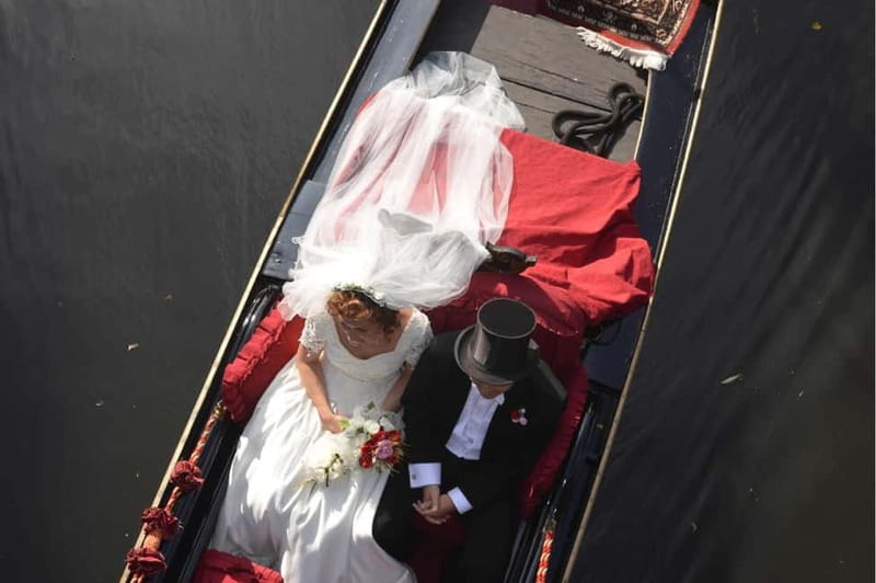 Private Alster Lake romantic Tour in a Real Venetian Gondola - What the 1.5-hour route includes