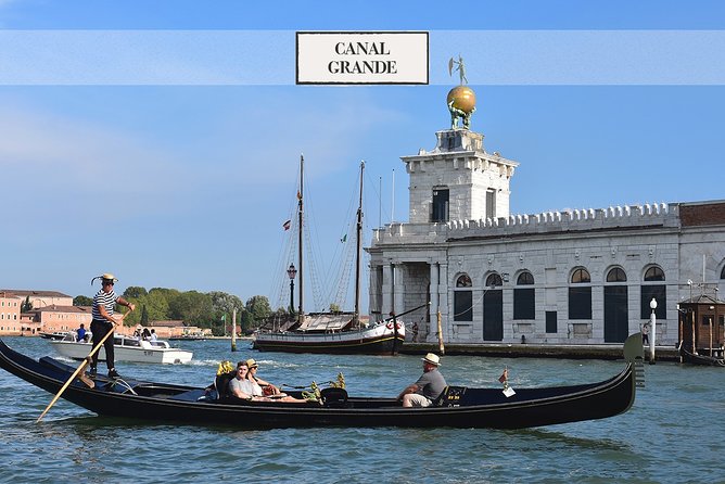 Private Crafted Gondola Ride on the Grand Canal - Narrow canals and quieter Venice