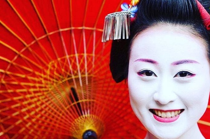 Private Dinner with Maiko and Geiko in Kyoto - Who will get the most from this evening