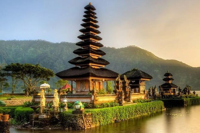 Private Floating Breakfast Jungle Swing and Romantic Spa in Ubud - The private vehicle makes a long day easier