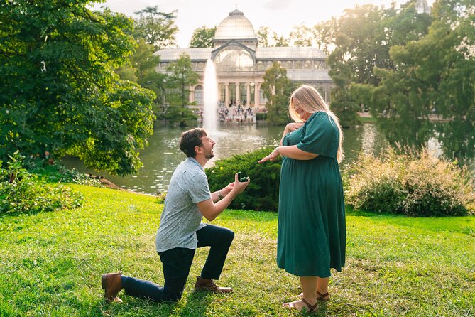 Private Photo Session Tour for Couples in Madrid - The Royal Palace without a palace tour