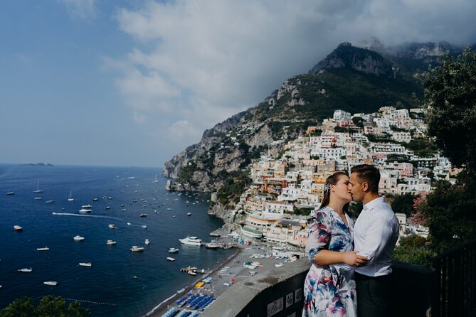 Private Professional Photoshoot in Positano Couple and Family - Narrow streets for more natural photographs