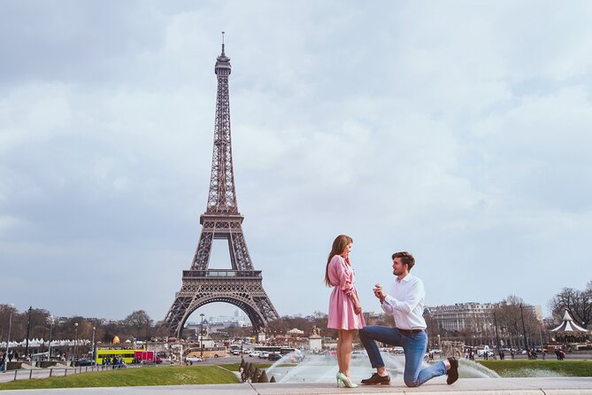 Private Proposal Photoshoot in Paris - Turning a normal photoshoot into a Paris proposal