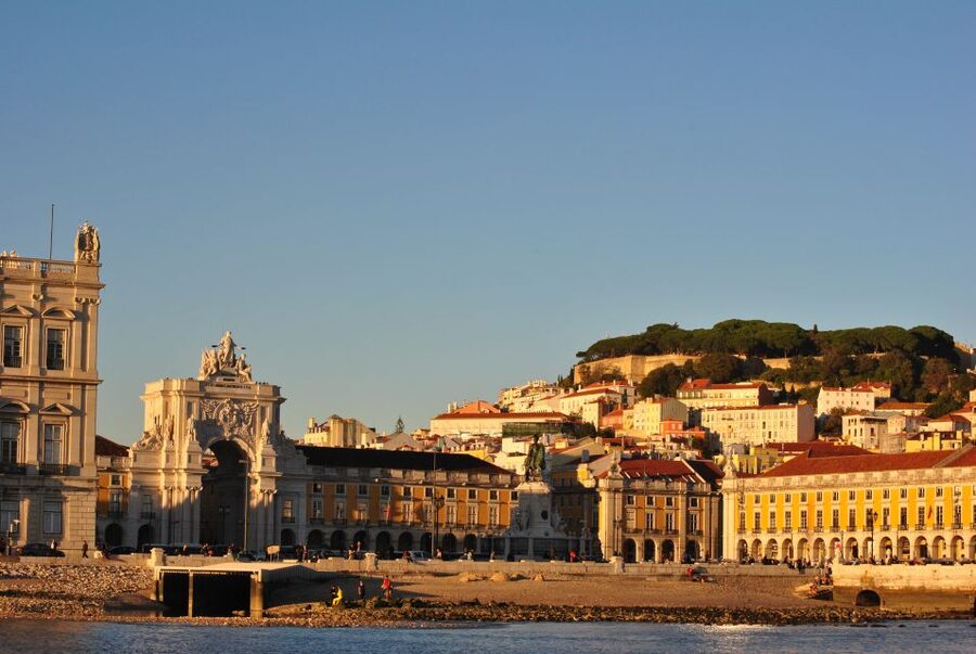 Private Romantic cruise with sparkling wine- 2-Hour- Lisbon - Is $305 Good Value for Two?