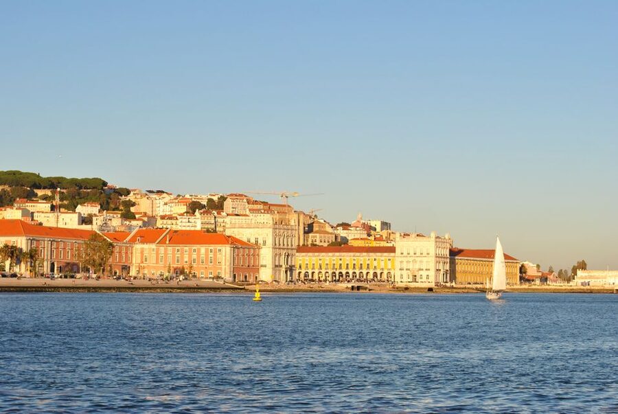 Private Romantic cruise with sparkling wine- 2-Hour- Lisbon - What the Cruise Does Not Include