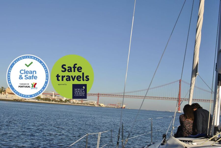 Private Romantic cruise with sparkling wine- 2-Hour- Lisbon - Sparkling Wine and the Celebration Setup