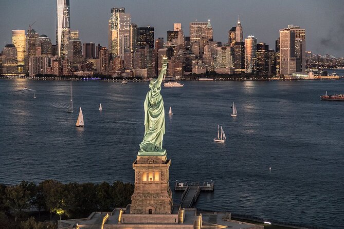 Private Romantic NYC Helicopter Scenic Charter with Champagne - Weather and route changes are part of the deal