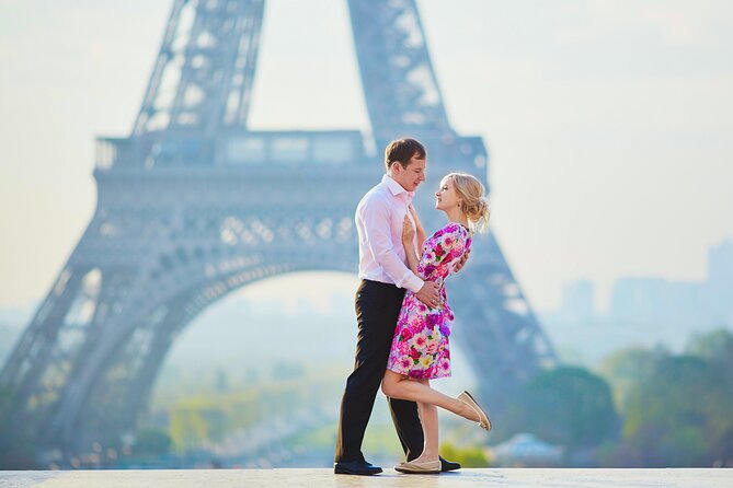 Private Romantic Photoshoot in Paris with Bouquet of Flowers - Who should book this experience?