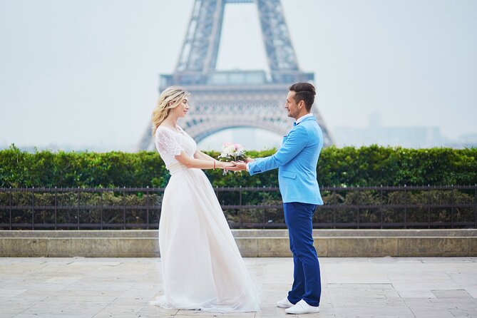 Private Romantic Photoshoot in Paris with Bouquet of Flowers - Timing, transport, and practical planning