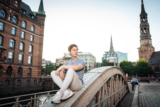 Private Romantic Urban & Street Photoshoot - Brooksbrücke and Speicherstadt finish the session