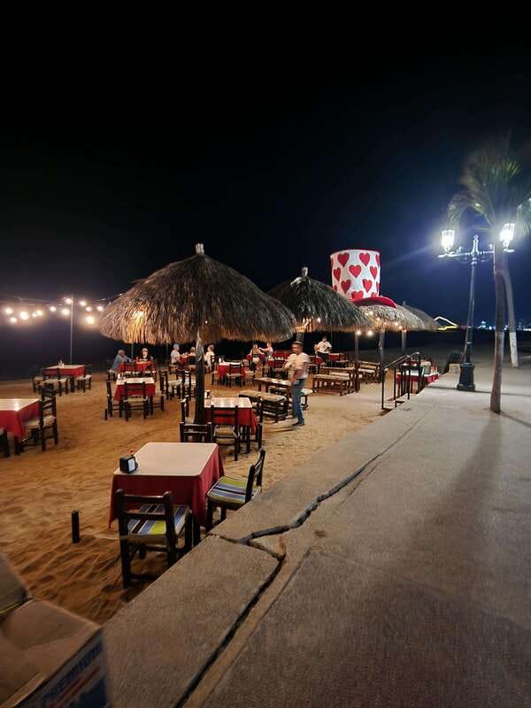 Puerto Vallarta: Malecon and Romantic Zone Nightlife Tour - What Omar adds to the walk