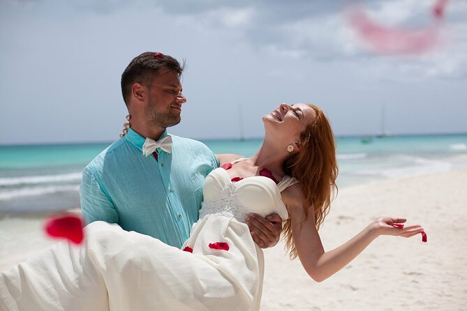Punta Cana wedding photographer, Wedding ceremony - A Macao Beach wedding built around the shore