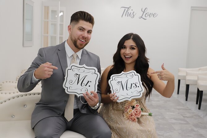 Quickie Las Vegas Wedding at Paradise Wedding Chapel - Getting your Nevada Marriage License first